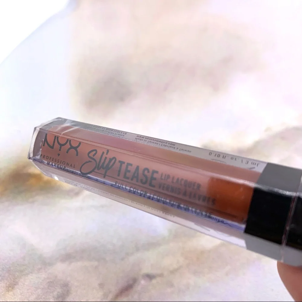 NYX slip tease lip lacquer full color, camel